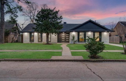 5-BD Modern Central Getaway w Hot Tub - Mins to DT - Foto 38