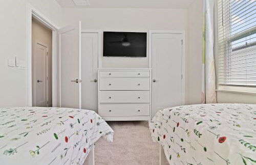 New Cozy & Spacious Townhouse near Disney - 4BR, 3FB, and Pool - Foto 16