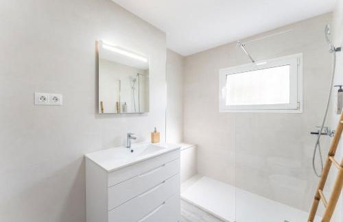 VB Villa Coto 7BR w Pool & Views - Photo 11