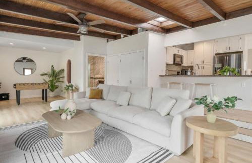 Stunning Retro Beach Oasis, Dual Living, Pool - Foto 31