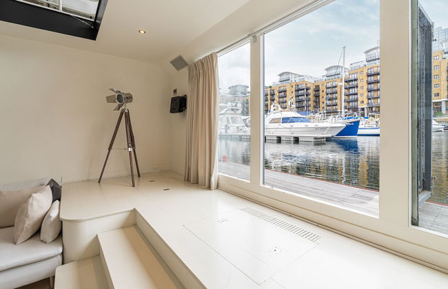 JOIVY Stunning 5-Bed Boathouse On The River Thames - Foto 33