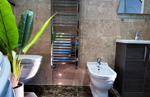 Luxurious 3Bed House with Spa Bath & Garden - Foto 53