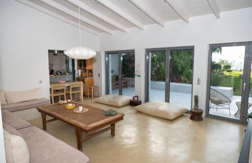 Beach Villa Next To The Waves! - Photo 22