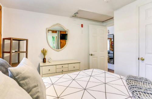 All-Season Vernon Township Lake House Retreat! - Foto 11