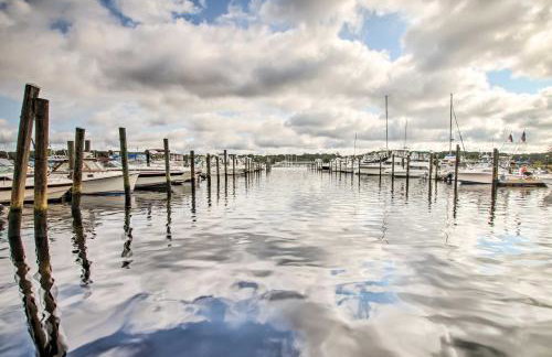 Walk to Pawcatuck River Family-Friendly Home! - Foto 36