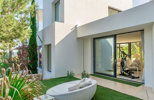 Villa With Multiple Outdoor Terrace - Foto 28