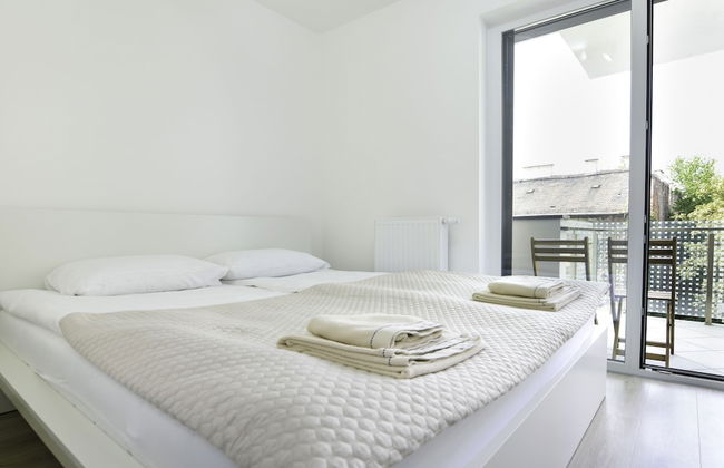 Elisabeth Downtown Apartments by FirstHost - Photo 31