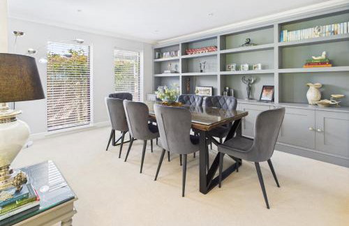 3 beds Luxury Family Home with Self-Check in & Direct Train to London - Foto 5