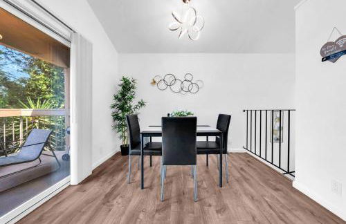 Modern Bay Area Retreat | Balcony + Private Patios - Foto 21