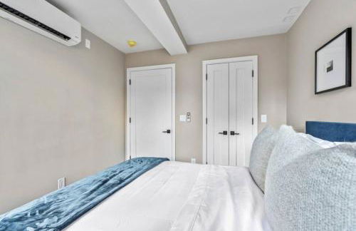 3BR Penthouse Suite with Massive Private Rooftop - Photo 14