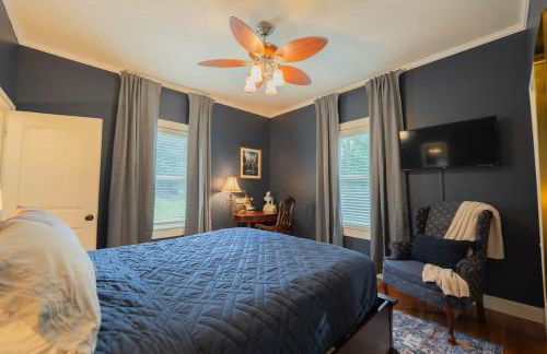 Wizard House + Hot Tub, Private Creek, Large Yard - Foto 18