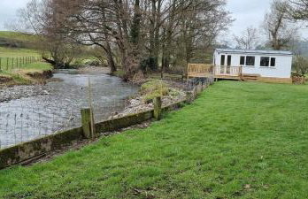 Riverside Cabin - Sleeps 2 - Hottub - Parking - Foto 5