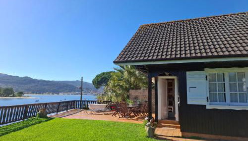 Casa de madera sobre el mar - Foto 2