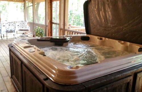 Charming Log Cabin Rental for a Group Getaway in Shenandoah, Virginia - Photo 8