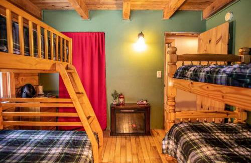 Cozy Cabin near Lake Ontario Ideal for a Family Retreat - Photo 45