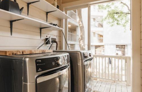 Holiday Group Winter Retreat at 4BR Victorian Home in UT Campus& Downtown - Foto 22