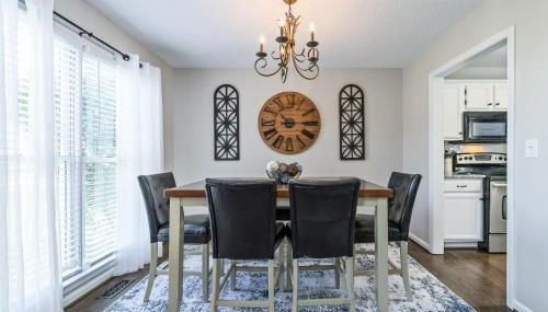 Fully Fenced & Stylish 3BR Near LakePoint Sports - Foto 2