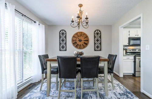 Fully Fenced & Stylish 3BR Near LakePoint Sports - Foto 2