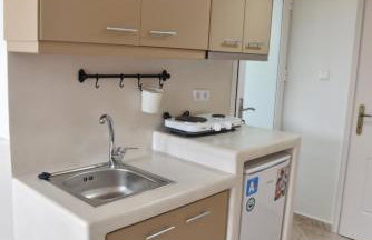 KyMa Studios and Suites - Photo 29