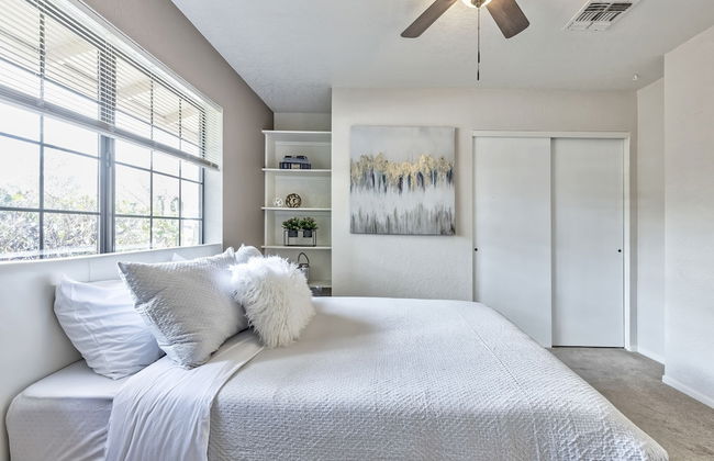 Luxurious Home with Red Rock Views - Foto 8