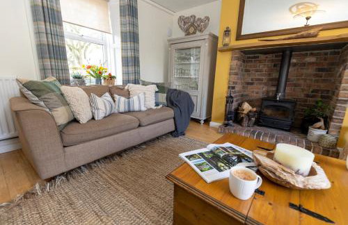 Church Cottage by Coast & Country Stays - Foto 24