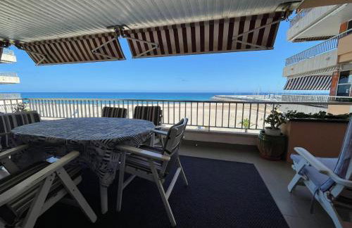 Apartamento en primera línea de mar - Foto 1