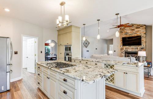 Lake Norman Retreat with Dock, Game Room and Hot Tub - Foto 9