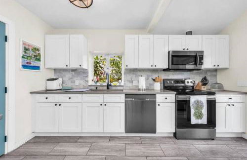 Tropical Estate w/ Guesthouse & Pool. Sleeps 8! - Foto 14