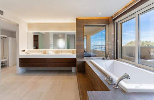 Infinity Blue Penthouse - Photo 10