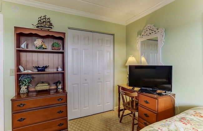 Tastefully Decorated Condo with Scenic Beach Views by RedAwning - Foto 7