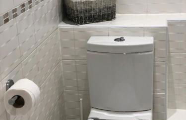 AB - Top floor 2 bed modern town centre apartment with parking for one vehicle - Foto 20