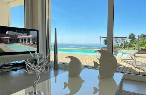 Villa Olympia Pool Sea View Mountains Lake Nature Sleeps 8 Air Conditioning Wi-Fi - Foto 2