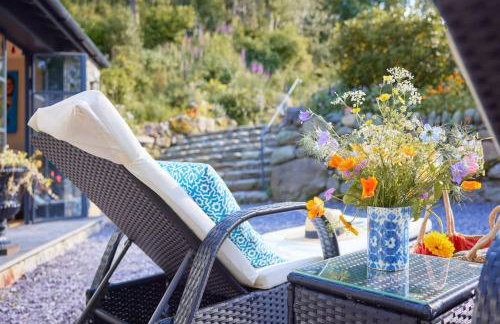 Ty Pandy Eclectic Luxury Family cottage Sleeps 8 adults and 2 children - Photo 37