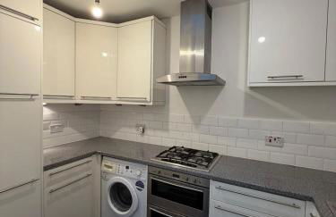 Modern 5 Bedroom Home in Solihull - Entire House - Garden - Contractors - Relocators - Family - NEC - BHX -Sleeps 9 - Foto 19