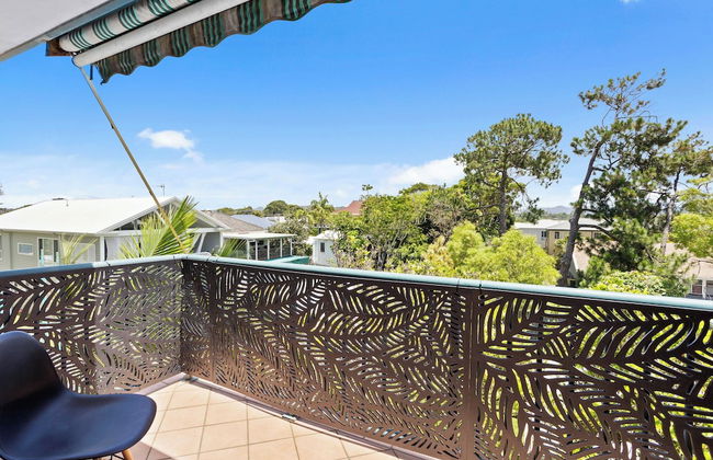 Chic Coastal Charm on Palm Beach - Photo 8