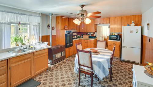 Cordova Vacation Rental with Porch Hike and Explore! - Foto 2