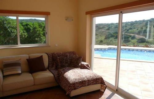 Lovely Burgau villa just 3 mins walk from beach - Foto 14