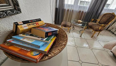 Central Charm - Bedroom & Kitchen Apartment near the Main Station Hauptbahnhof - Foto 4