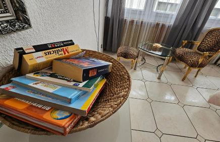 Central Charm - Bedroom & Kitchen Apartment near the Main Station Hauptbahnhof - Foto 4