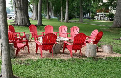 Spacious 10-Person Cabin Rental on Lake Dunlap near Austin, Texas - Foto 5