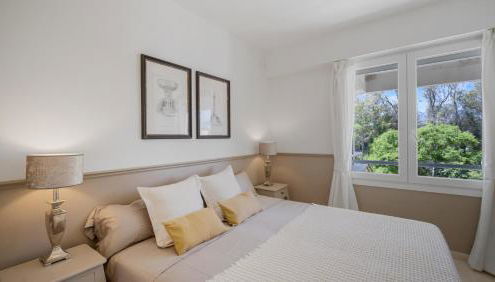 Beach-line apartment with 3 bedrooms in Estepona - Photo 4