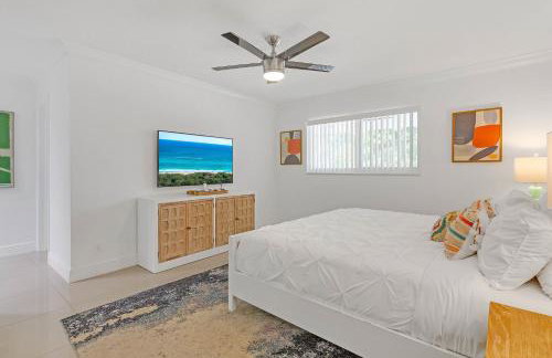 Boca Waterfront • Watch the Boats • Pool & Gym - Photo 38