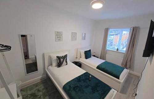 Luxury 5-Bedroom Peaceful, Modern Family-Friendly - Foto 25