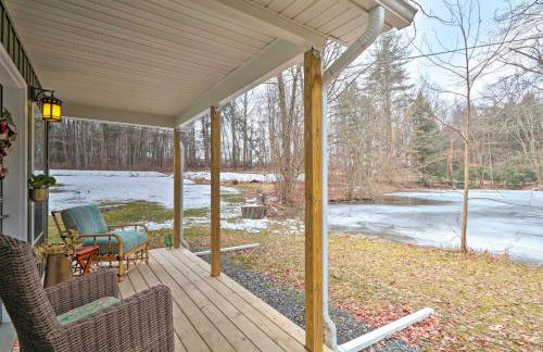 Unwind Fireside! Poconos Cottage 12 Mi to Slopes - Foto 3