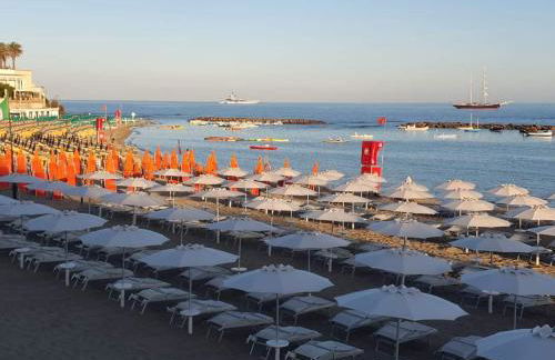 La Rosa dei Venti a 150 mt dall'Ospedale Pediatrico, a 200 mt dal mare ad a 30 minuti dalla Stazione San Pietro - Photo 20