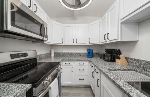 3BR 2BA Comfy Home with Jacuzzi - Foto 9