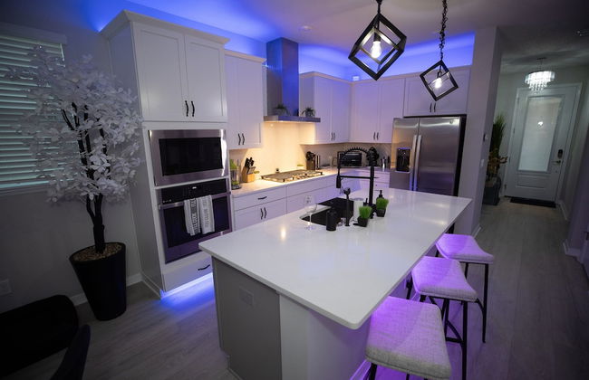 Brand New Modern Pet Friendly Zen Home W/ Private Home Theater & Hot Tub! 2 Bedroom Home by RedAwning - Photo 15