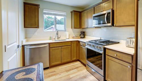 Easy Commuting! Modern SeaTac Unit with Fireplace - Foto 2