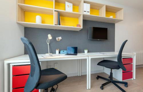 For Students Only Middle Street in Portsmouth - Foto 3