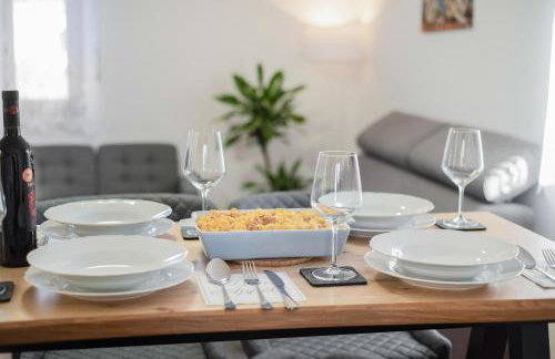 FEWO-LAVEES moderne zentrale FeWo nahe OMV Wacker Kliniken Burg -Eigener Eingang-Schlüsselloser Check in - Foto 24